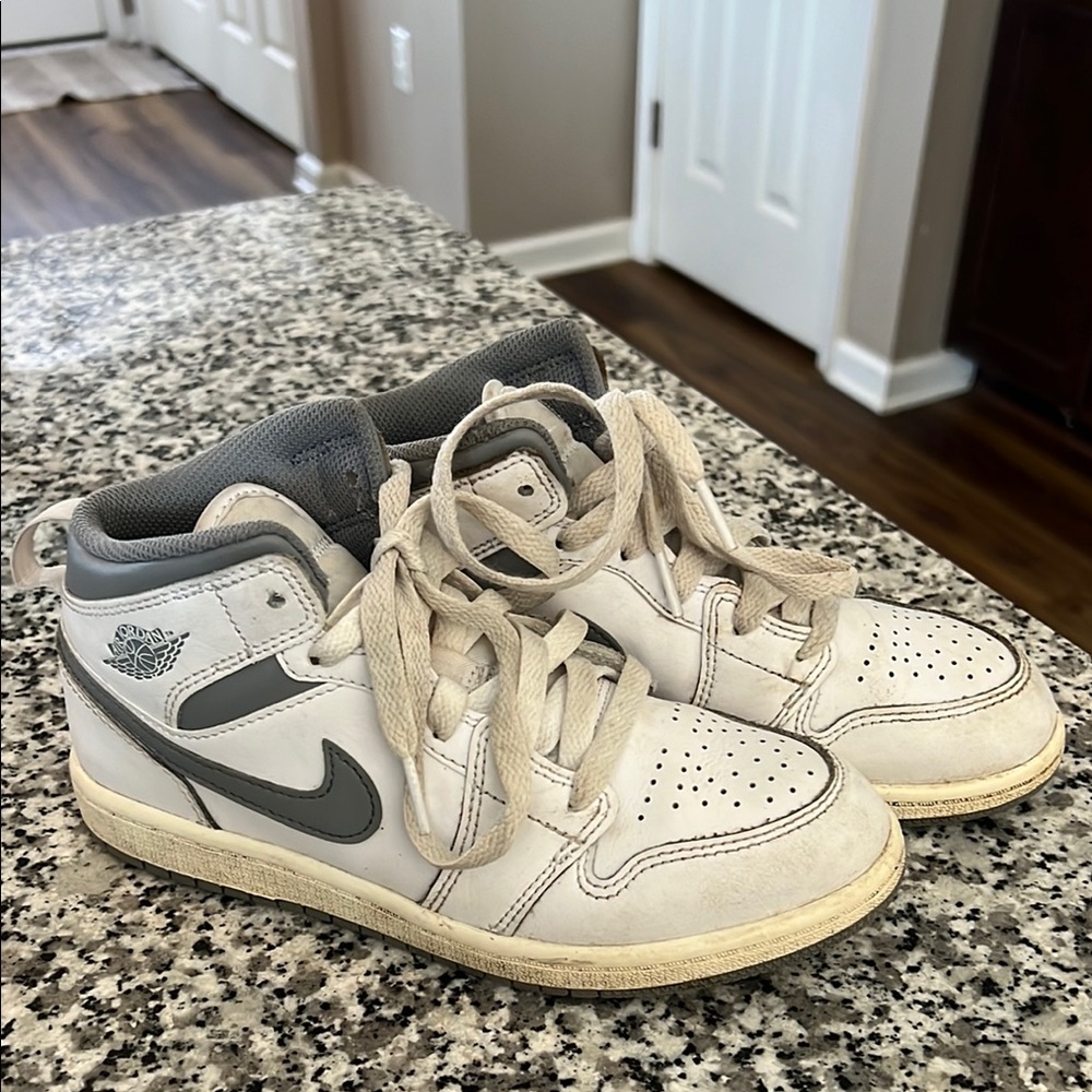 Nike Kids Sneakers - White and Gray